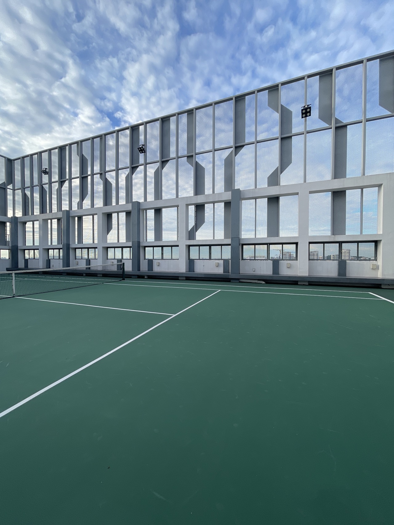 J Gateway Condo网球场照片2。J Gateway Condo位于J Gateway Condo, J Gateway, 2 Gateway Dr, Singapore 608533, Singapore，可在网球地图查看新加坡网球场订…